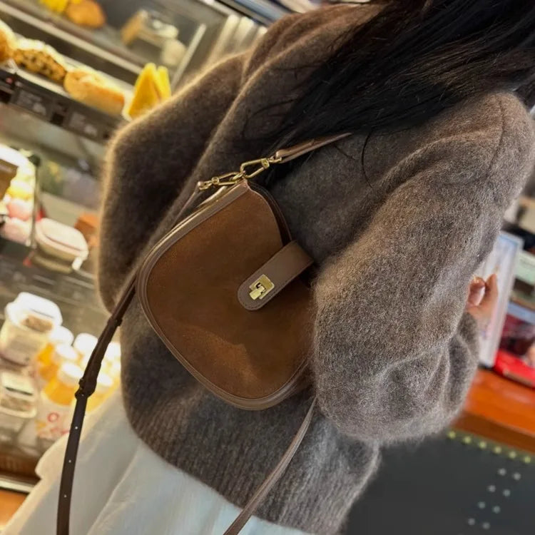 Elegant crossbody leather bag