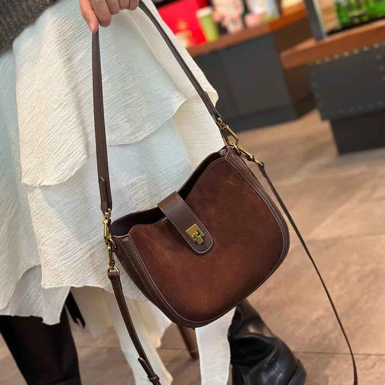 Elegant crossbody leather bag
