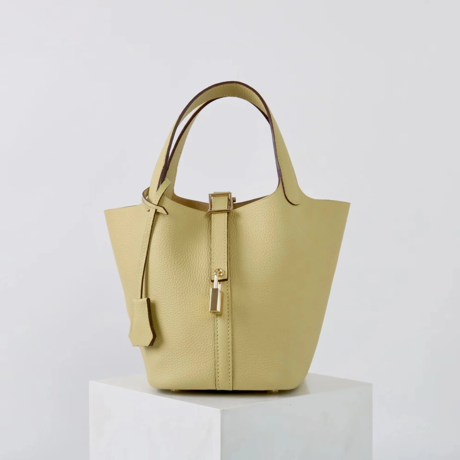 Fashionable Leather Bucket Bag