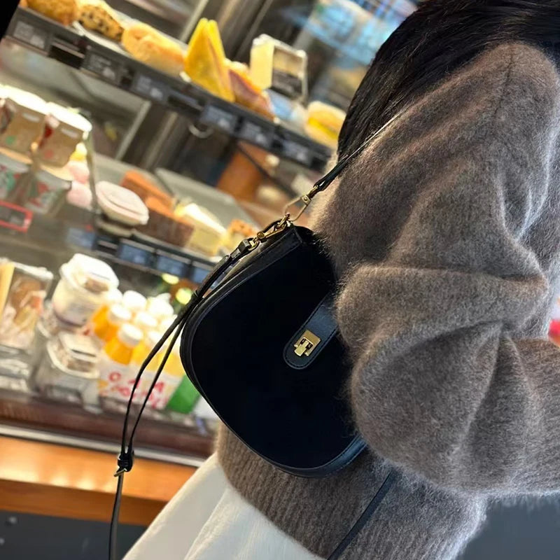 Elegant crossbody leather bag