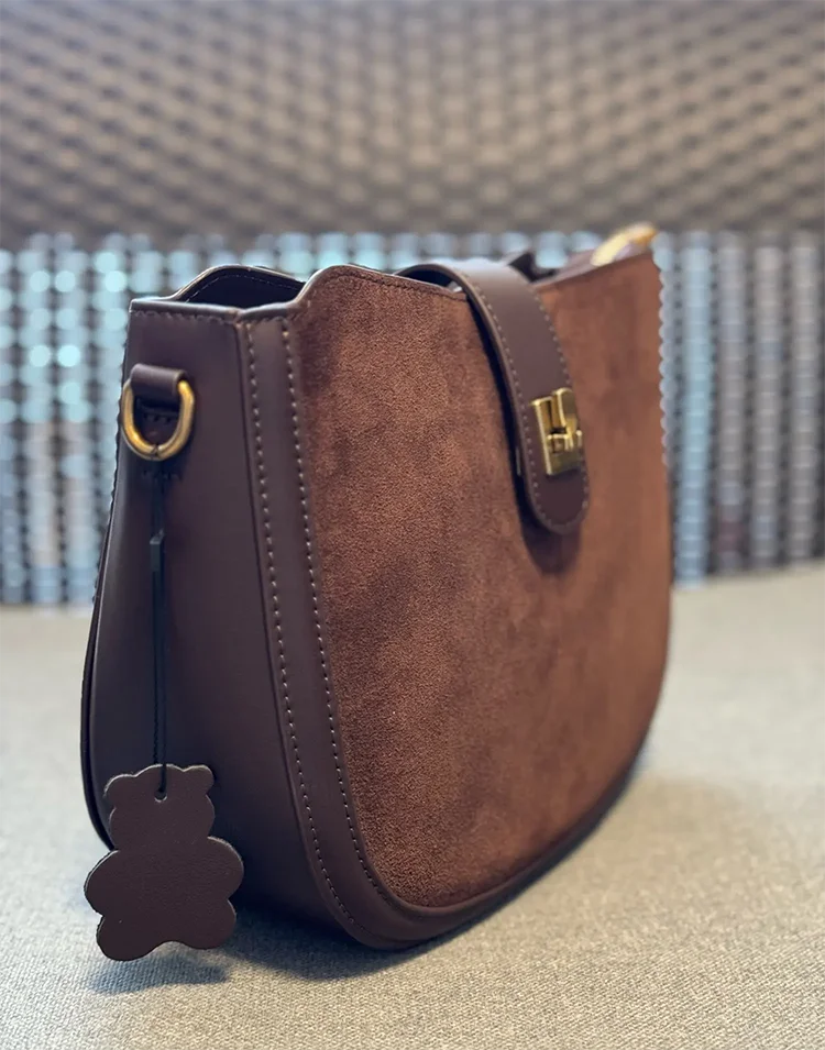 Elegant crossbody leather bag